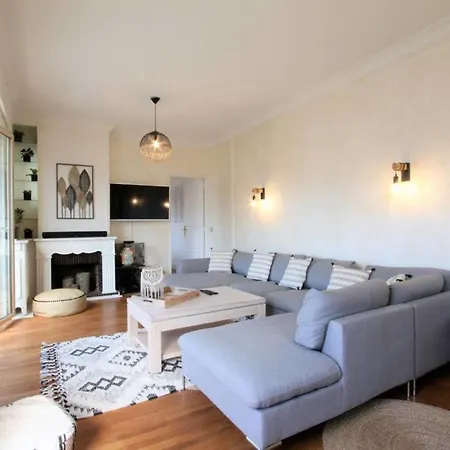 Appartement Grand 4 Pièces En Plein Centre