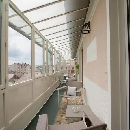 Appartement Grand 4 Pièces En Plein Centre
