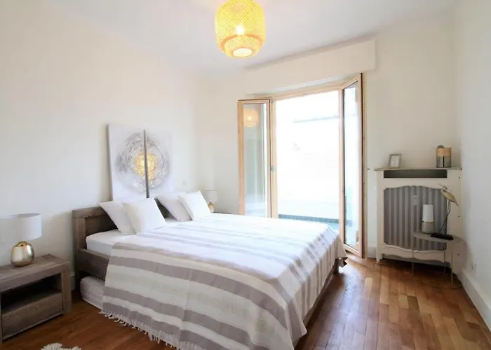 Large 5 In The Center Apartment